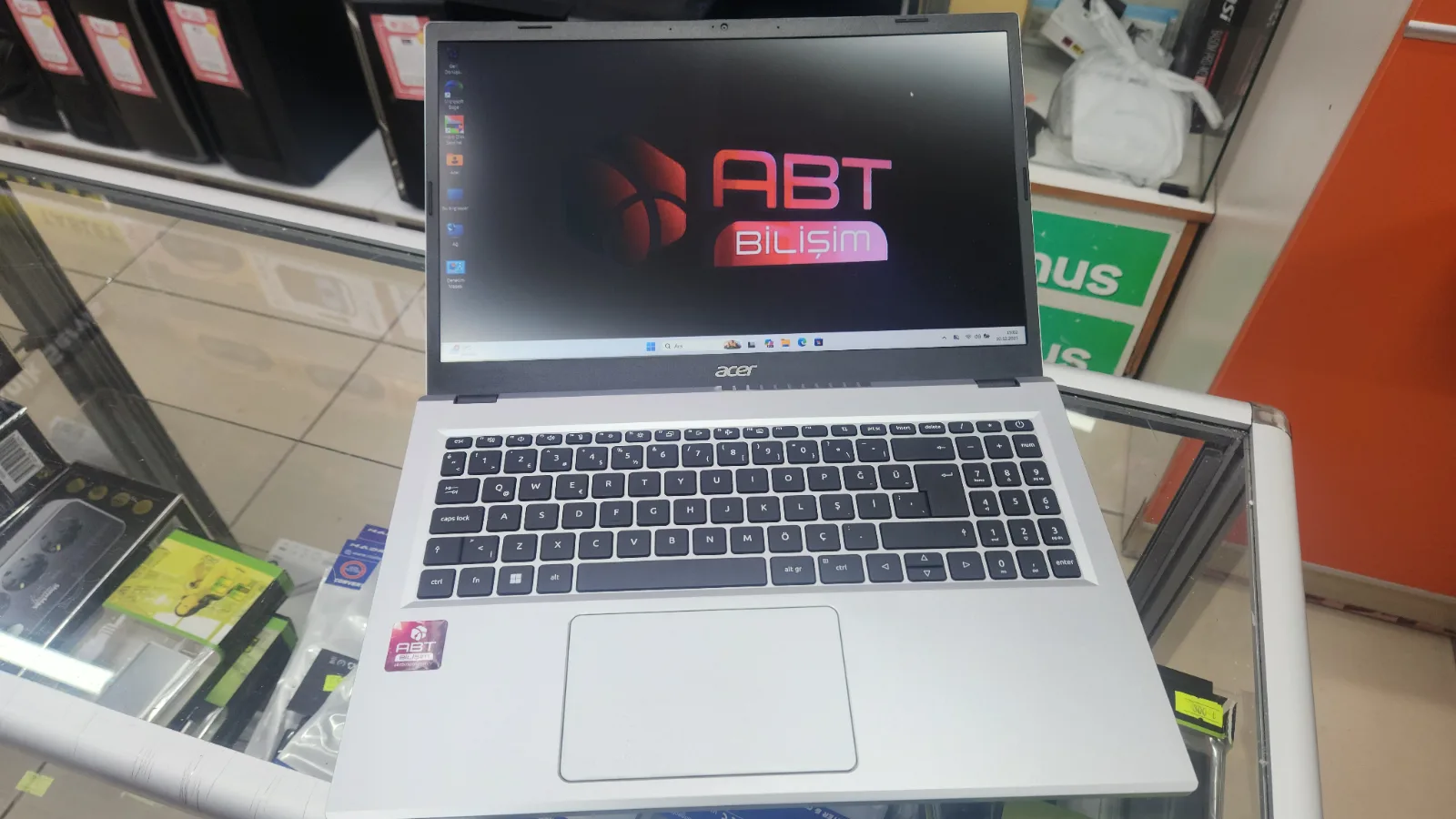 Acer Aspire 3 Ryzen 5 7520U | 8GB RAM | 256GB SSD | Full HD - 24 Ay Garantili — fotoğraf 9