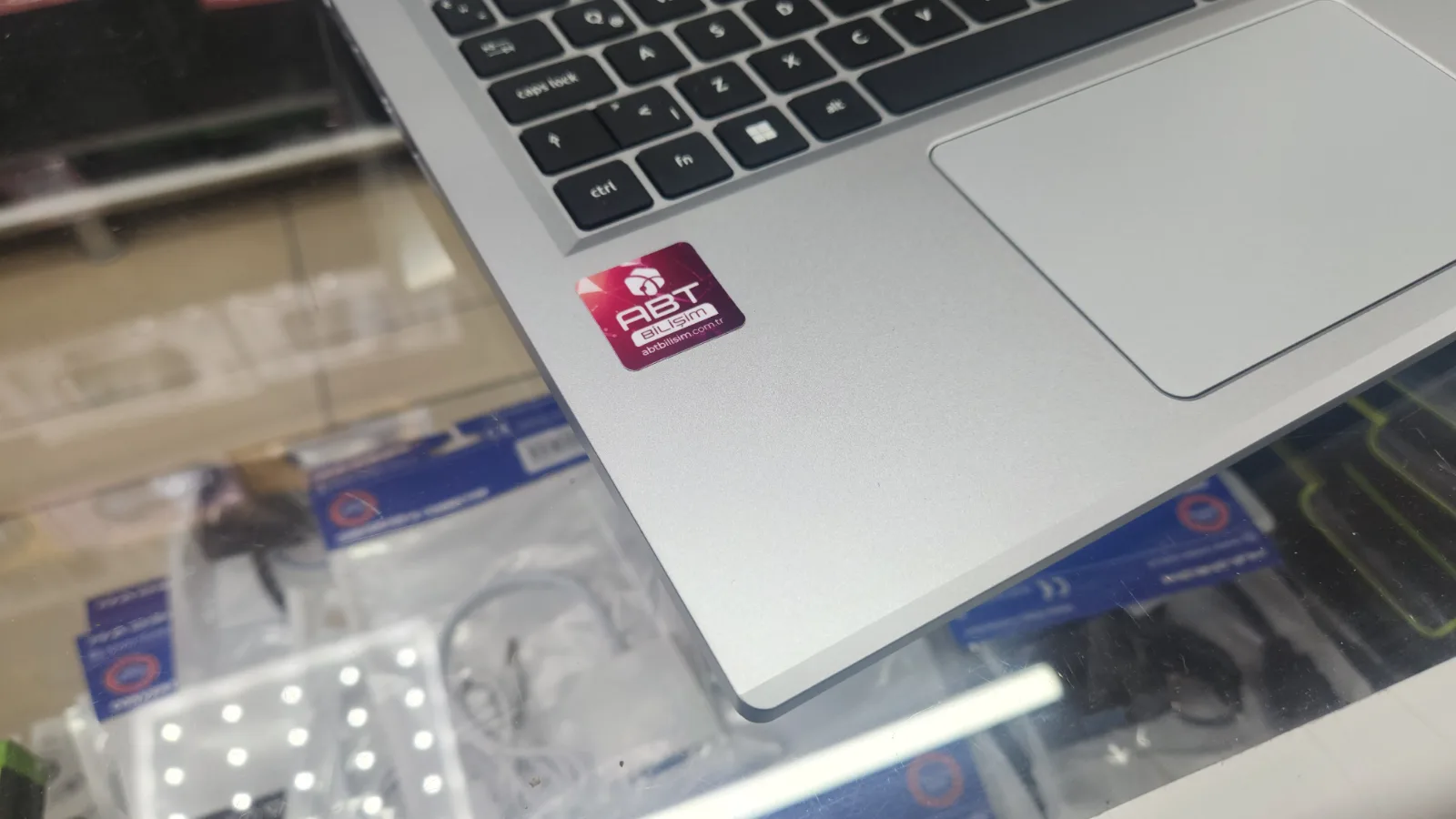 Acer Aspire 3 Ryzen 5 7520U | 8GB RAM | 256GB SSD | Full HD - 24 Ay Garantili — fotoğraf 2
