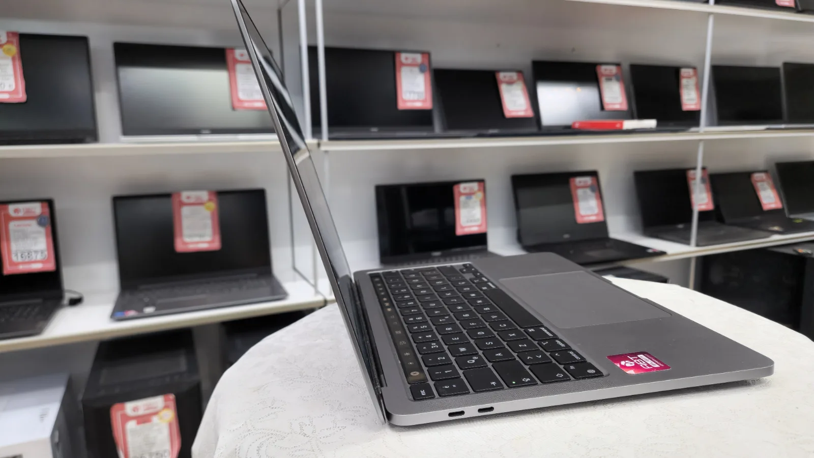 Apple MacBook Pro M2 | 24 GB RAM | 1 TB SSD | 13.3 İnç Retina — fotoğraf 6