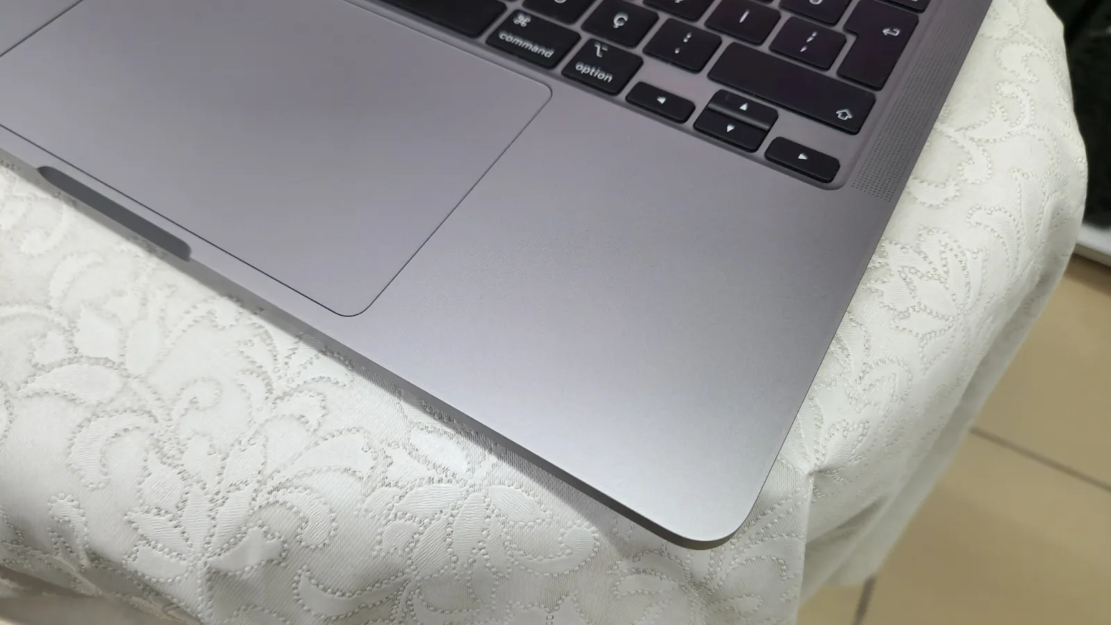 Apple MacBook Pro M2 | 24 GB RAM | 1 TB SSD | 13.3 İnç Retina — fotoğraf 4