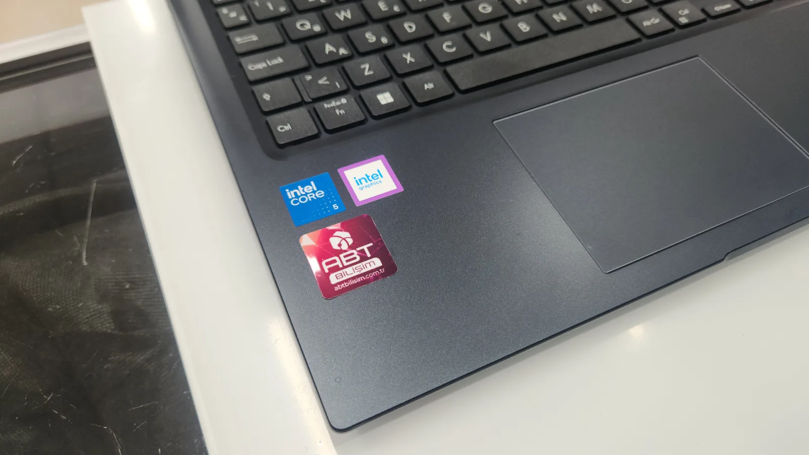 ASUS VivoBook i5-1240U 8GB RAM 512GB SSD 15.6" FHD Laptop – 23 Ay Fatura Garantili — fotoğraf 3