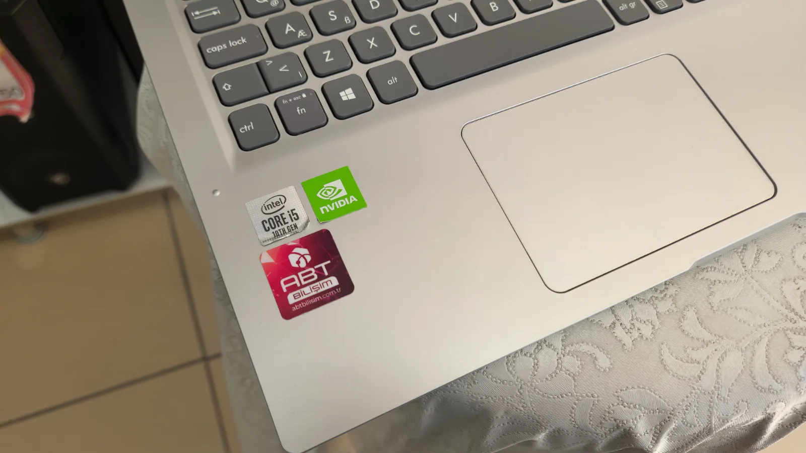 Asus X515JF Intel i5-1035G1 8GB 256GB SSD MX130 15.6" Laptop — fotoğraf 3