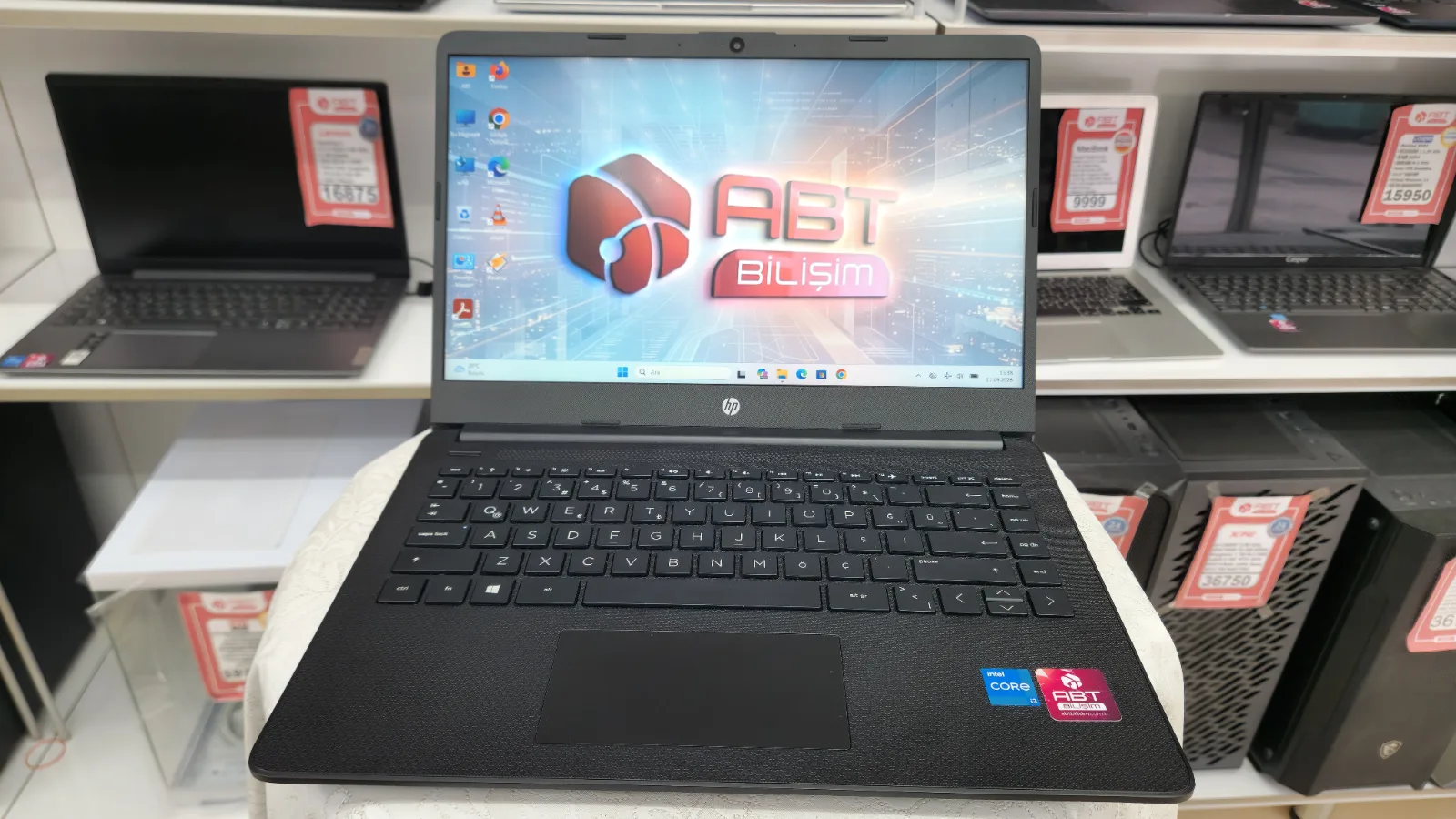 HP 14S i3-1115G4 8GB RAM 256GB SSD 14 İnç Full HD Laptop 24 Ay Garantili — fotoğraf 2
