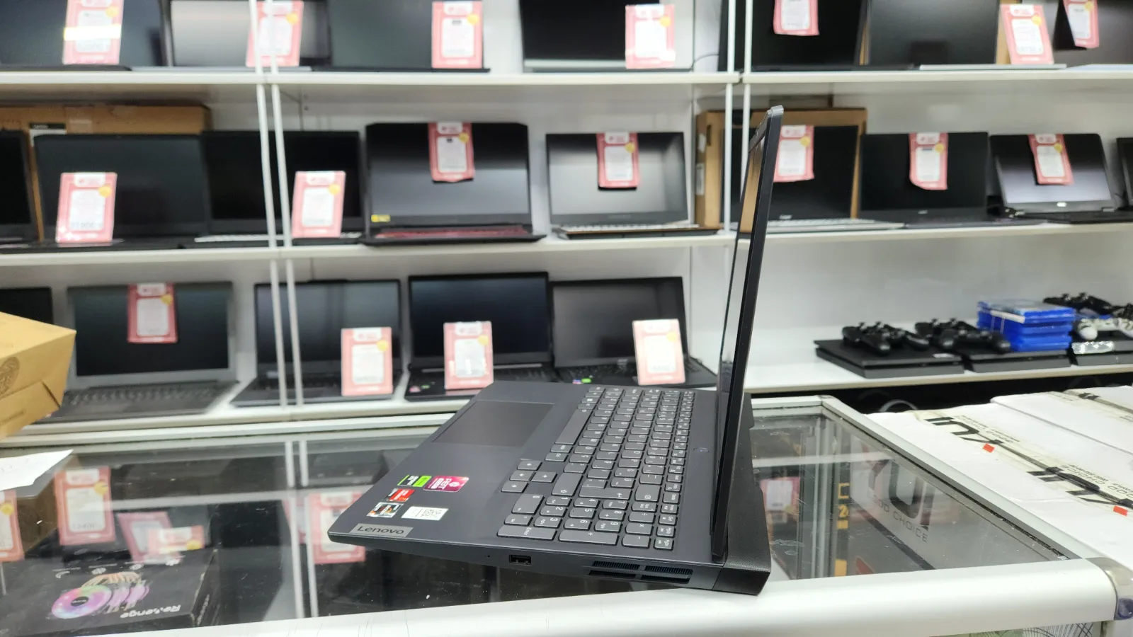 Lenovo IdeaPad Gaming 3 | Ryzen 5 7535HS | 16 GB DDR5 | 512 GB M.2 | RTX 4050 | 120 Hz Full HD — fotoğraf 7
