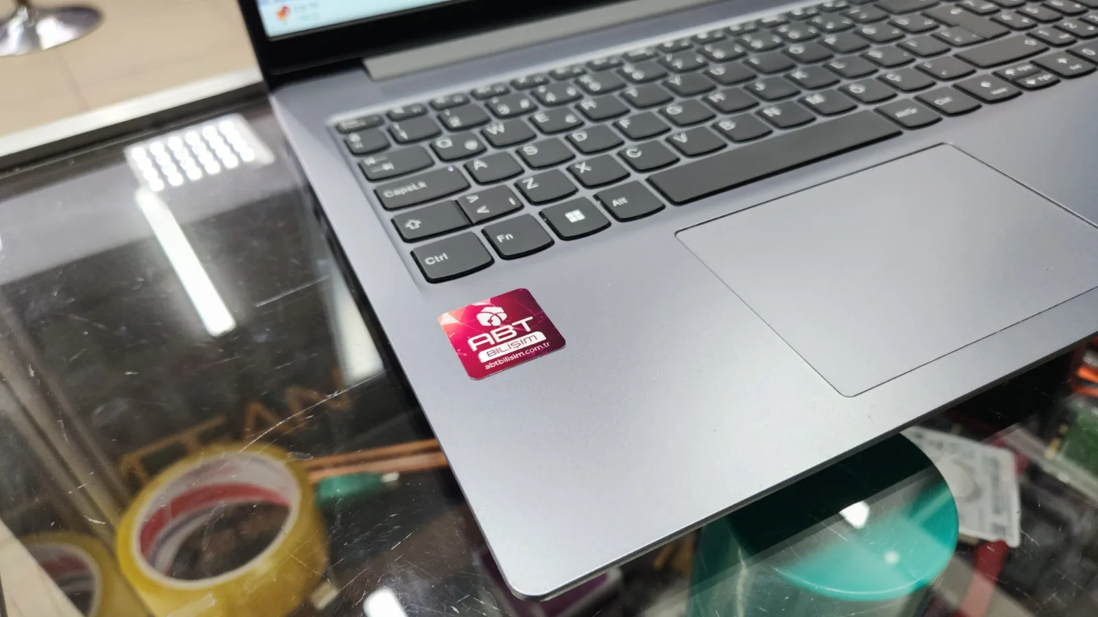 Lenovo IdeaPad Slim 3 | i5 12450H | 8 GB RAM | 256 GB M.2 | Full HD — fotoğraf 3