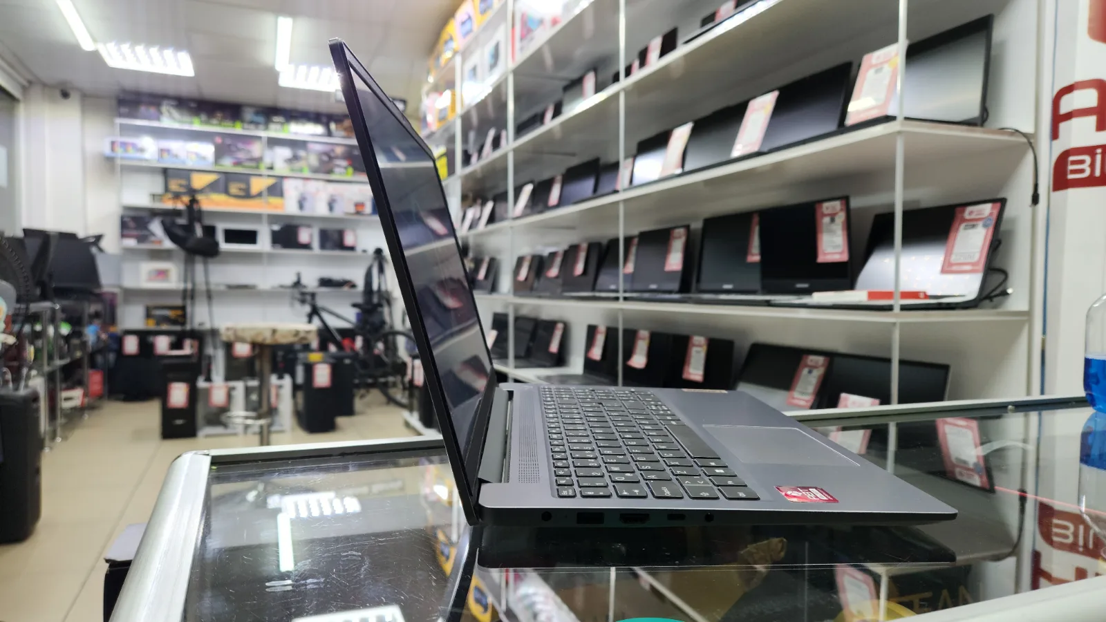 Lenovo IdeaPad Slim 3 | i5 12450H | 8 GB RAM | 256 GB M.2 | Full HD — fotoğraf 6