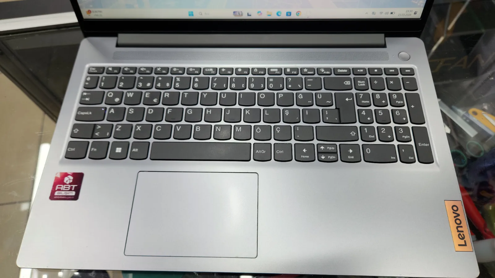 Lenovo IdeaPad Slim 3 | i5 12450H | 8 GB RAM | 256 GB M.2 | Full HD — fotoğraf 5