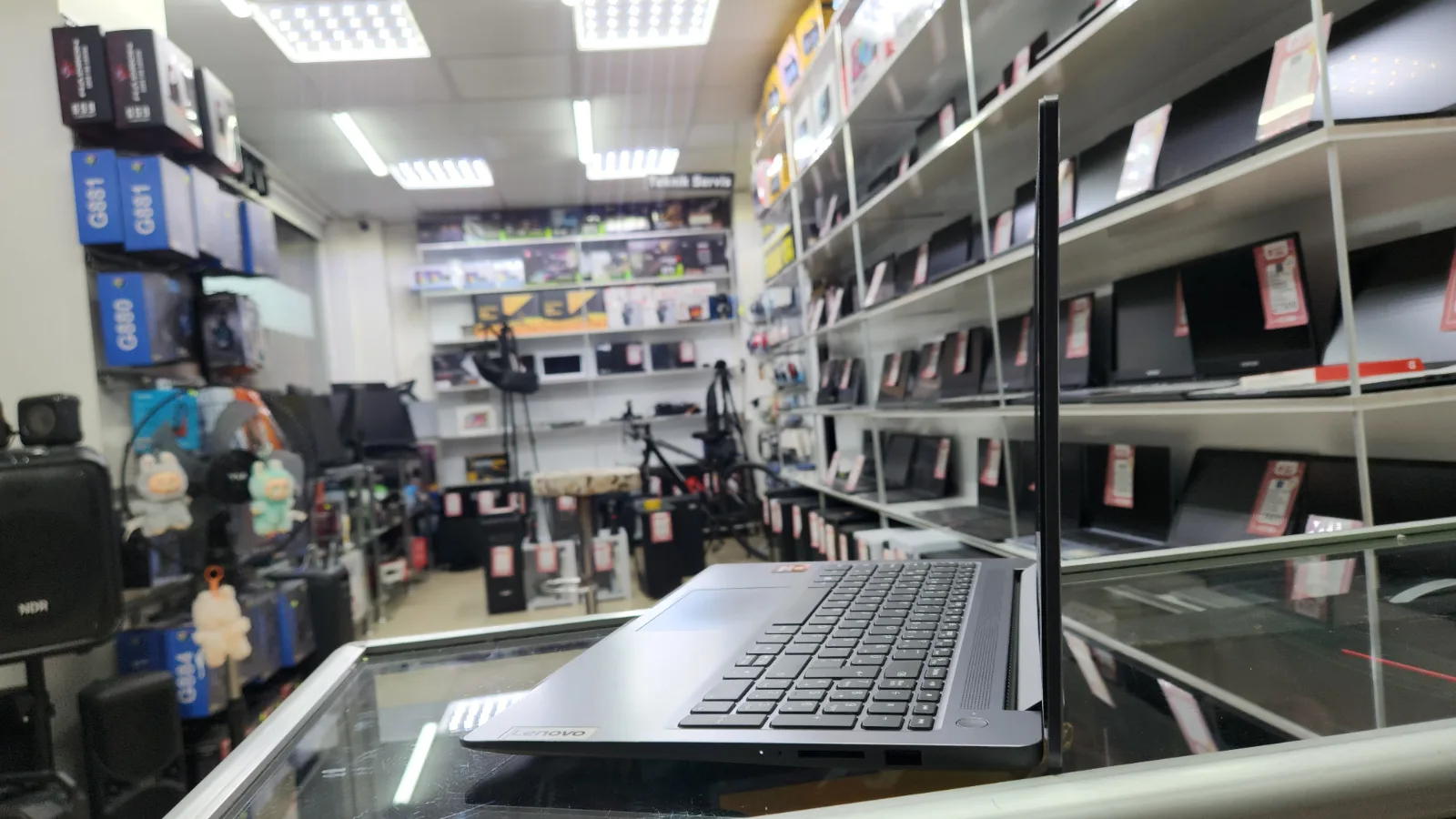 Lenovo IdeaPad Slim 3 | i5 12450H | 8 GB RAM | 256 GB M.2 | Full HD — fotoğraf 8