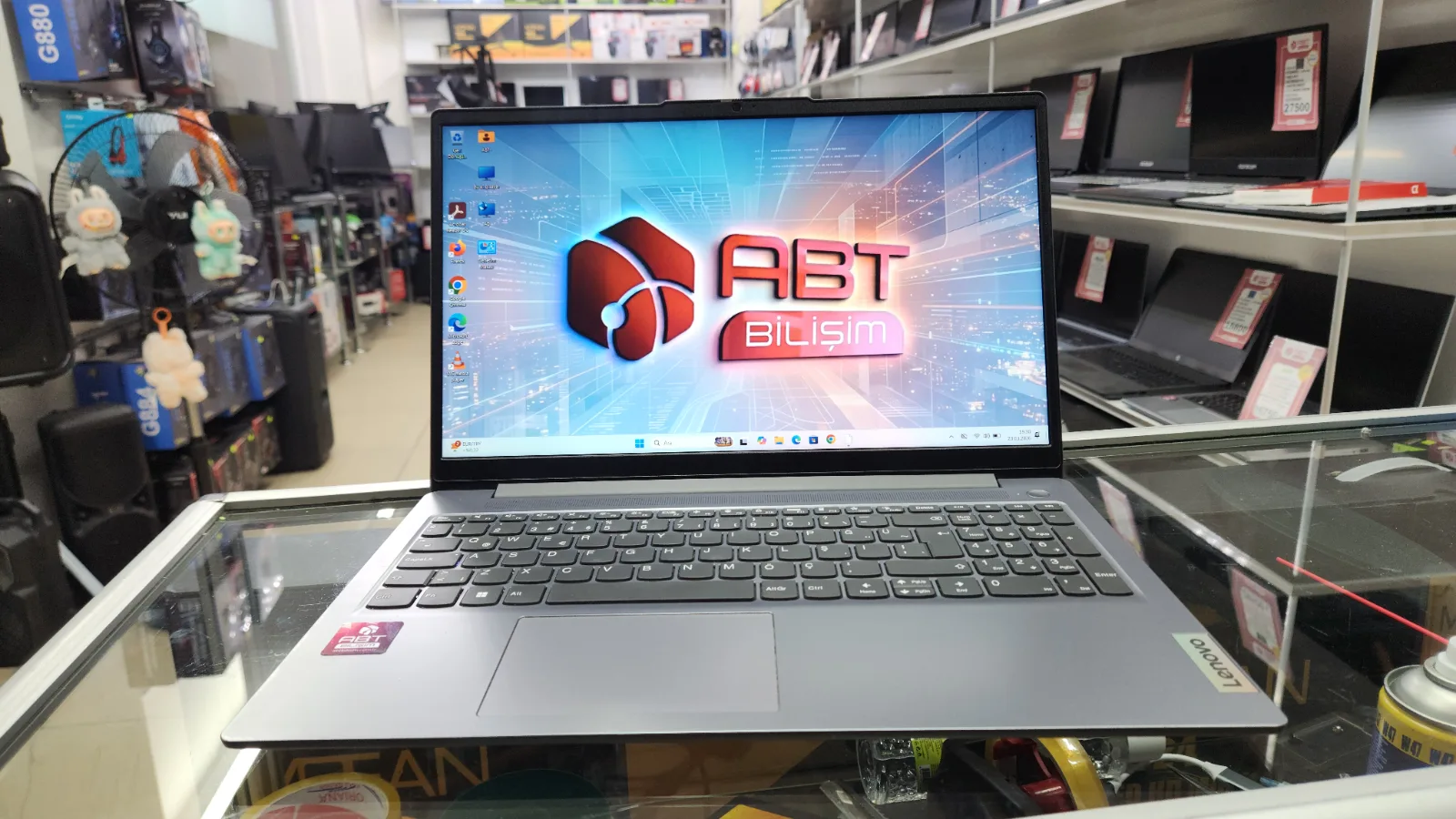 Lenovo IdeaPad Slim 3 | i5 12450H | 8 GB RAM | 256 GB M.2 | Full HD — fotoğraf 2