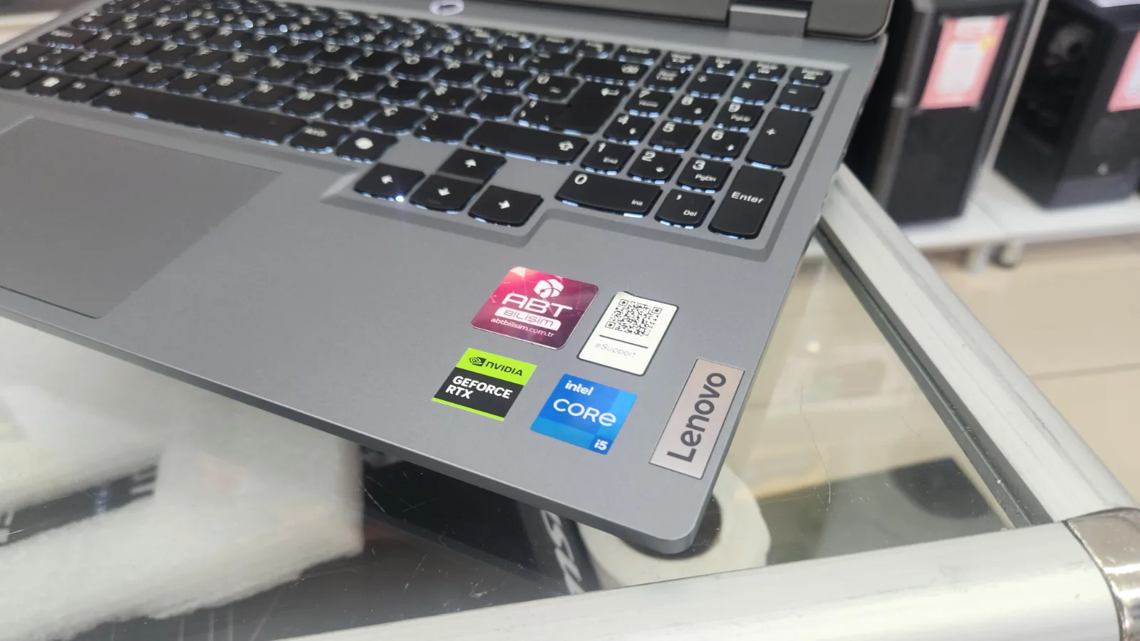 Lenovo LOQ | i5-12600HX | 24 GB | 512 GB M.2 | RTX 4050 | 15.6” FHD — fotoğraf 3