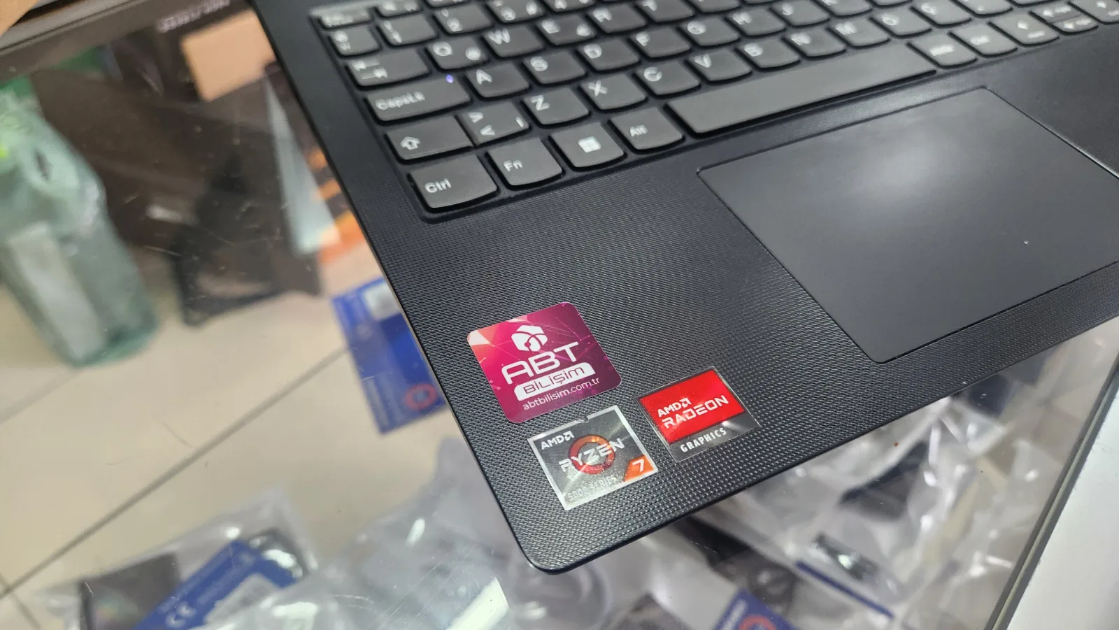 Lenovo Ryzen 7 5700U 8GB RAM 512GB SSD Full HD Laptop — fotoğraf 2