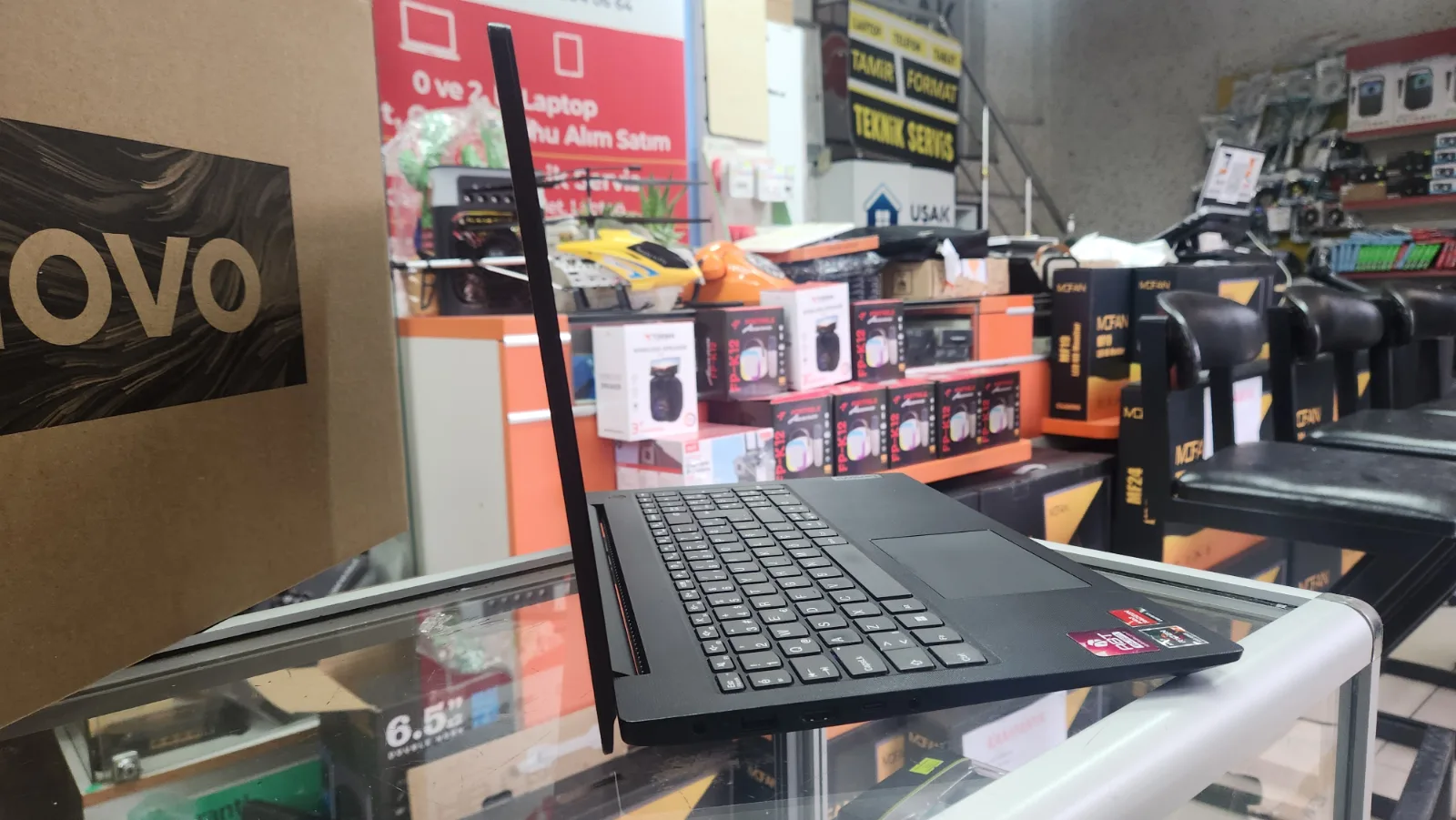 Lenovo Ryzen 7 5700U 8GB RAM 512GB SSD Full HD Laptop — fotoğraf 5