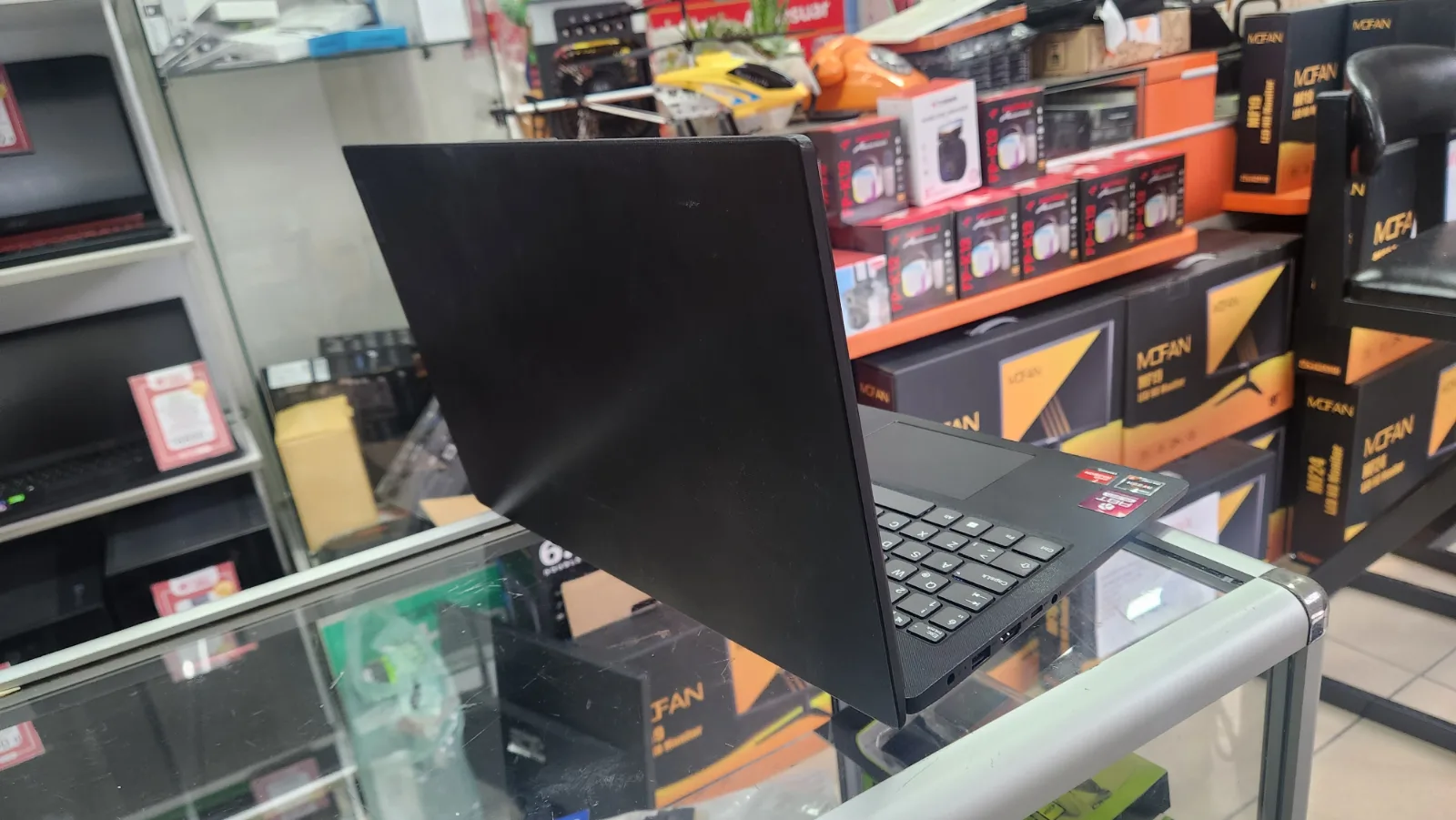 Lenovo Ryzen 7 5700U 8GB RAM 512GB SSD Full HD Laptop — fotoğraf 6