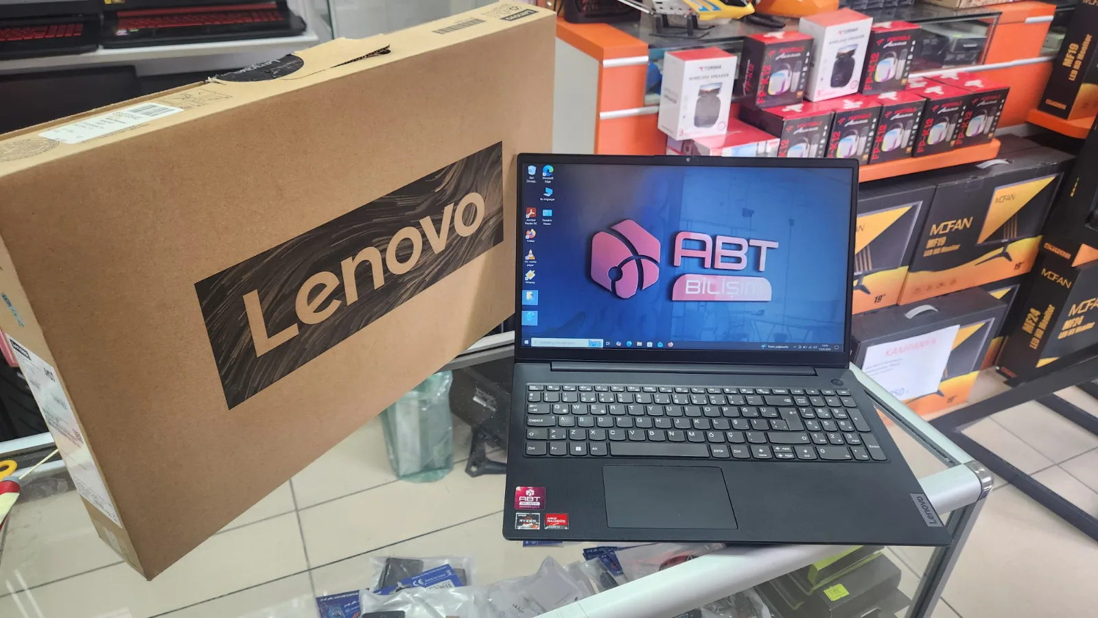 İkinci El Lenovo Ryzen 7 5700U 8GB RAM 512GB SSD Full HD Laptop