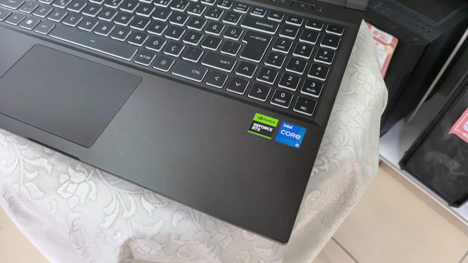 Monster Abra A5 V20.4 i5-12450H 32GB RAM 1TB SSD RTX 4050 6GB 144Hz Oyuncu Bilgisayarı — fotoğraf 4