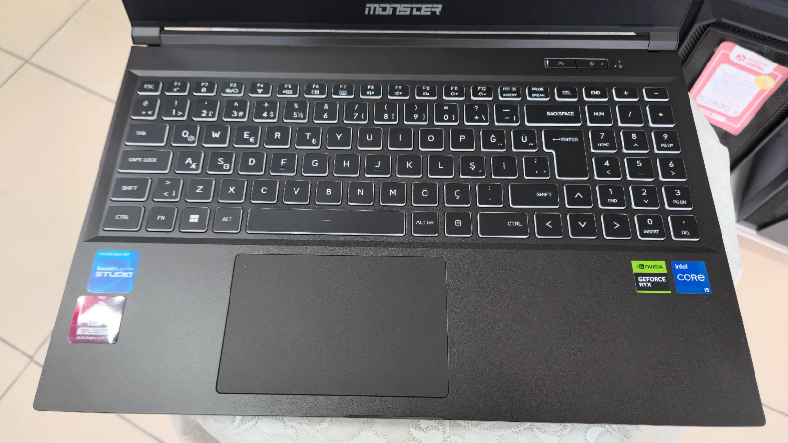 Monster Abra A5 V20.4 i5-12450H 32GB RAM 1TB SSD RTX 4050 6GB 144Hz Oyuncu Bilgisayarı — fotoğraf 5