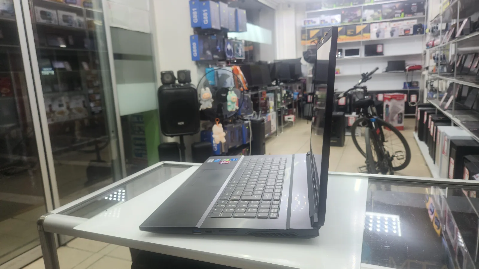 Monster Abra A7 | i5 11400H | 16 GB | 512 GB M.2 | RTX 3050 Ti 17.3" Full HD — fotoğraf 8