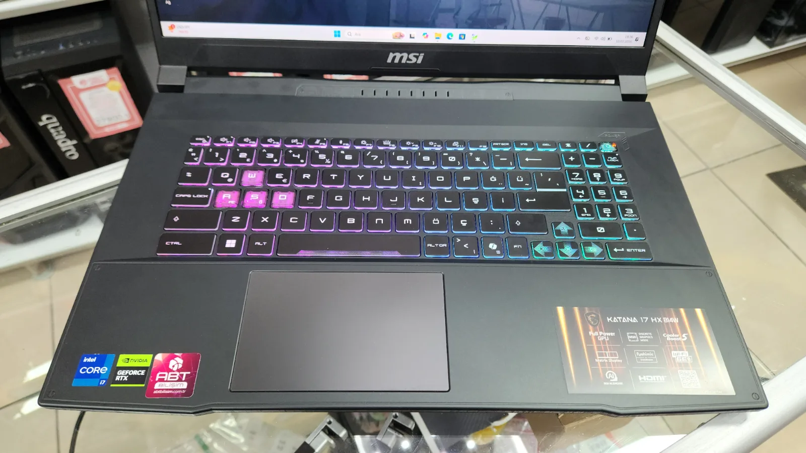 MSI Katana 17 HX i7-14650HX RTX 5070 32GB RAM 1TB SSD 240Hz Gaming Laptop — fotoğraf 4