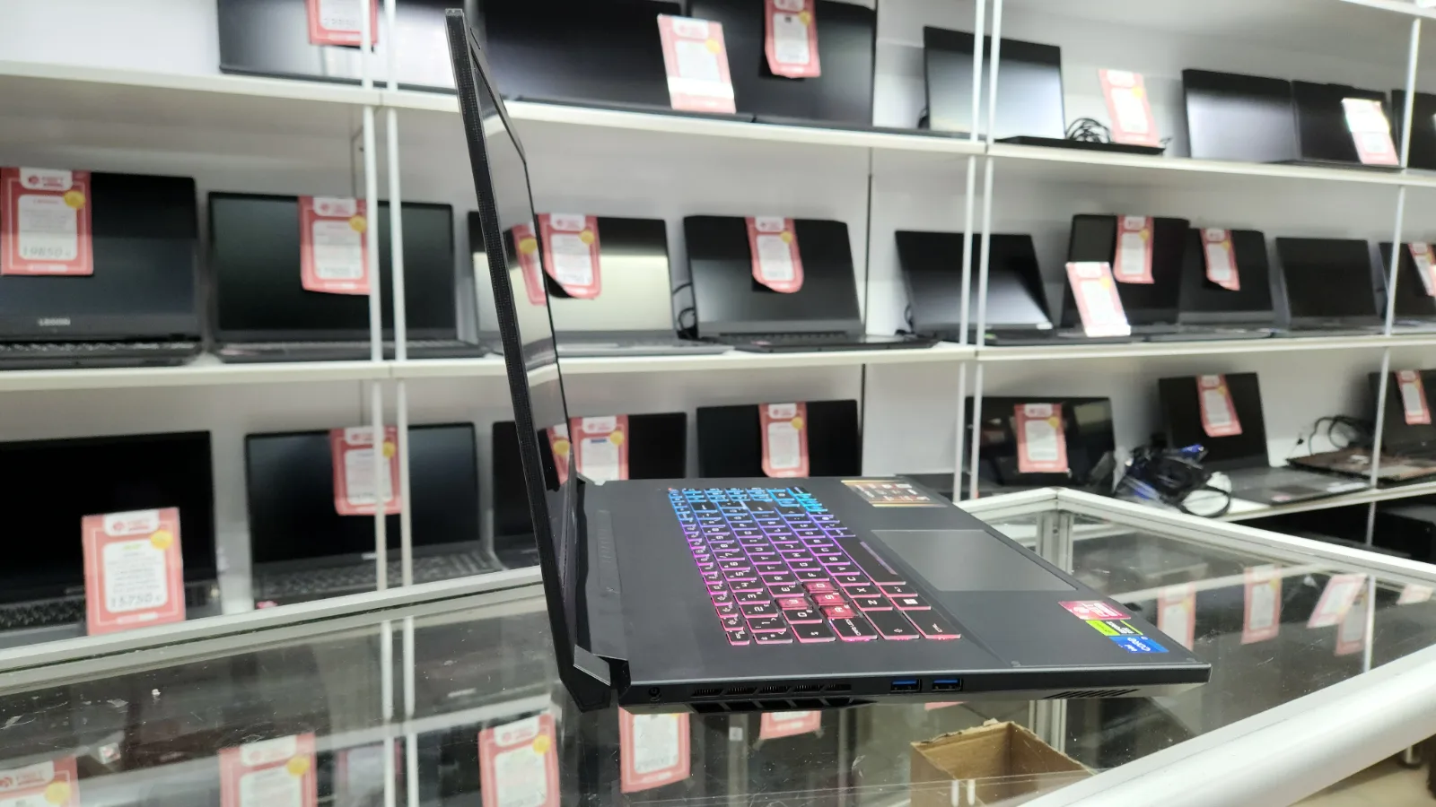 MSI Katana 17 HX i7-14650HX RTX 5070 32GB RAM 1TB SSD 240Hz Gaming Laptop — fotoğraf 5