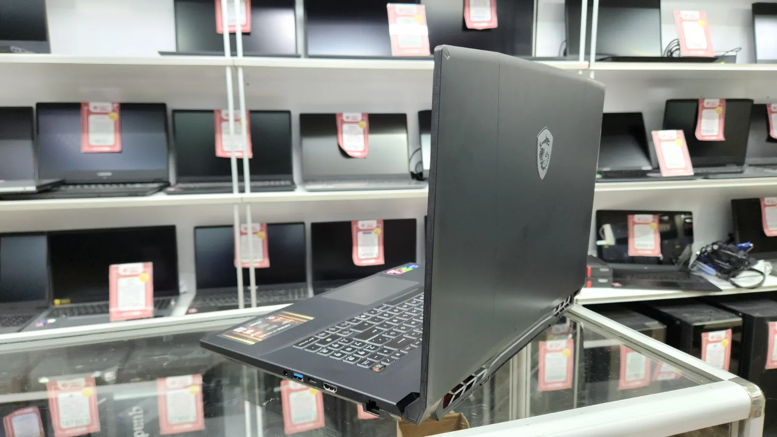 MSI Katana 17 HX i7-14650HX RTX 5070 32GB RAM 1TB SSD 240Hz Gaming Laptop — fotoğraf 8