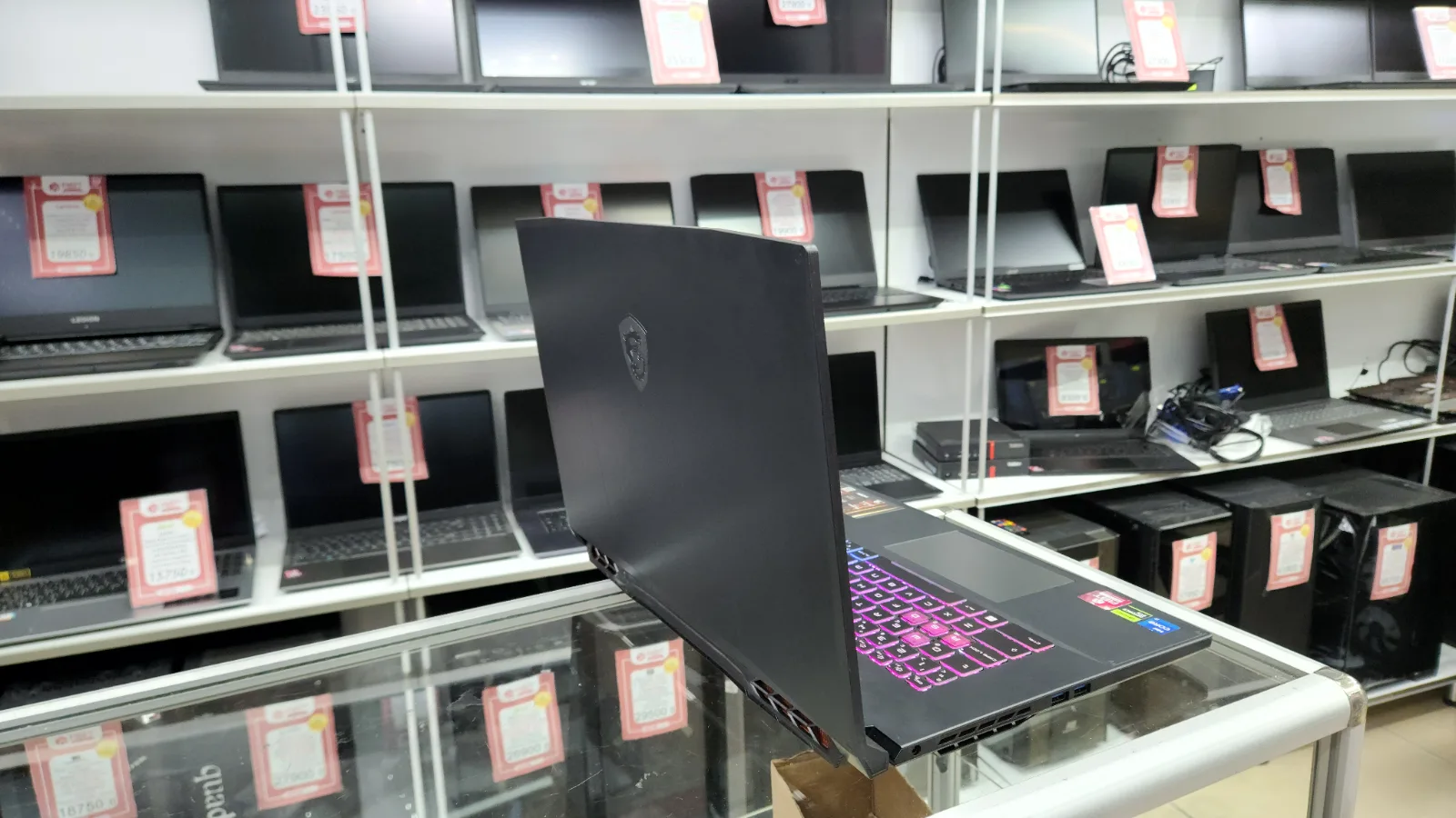 MSI Katana 17 HX i7-14650HX RTX 5070 32GB RAM 1TB SSD 240Hz Gaming Laptop — fotoğraf 6