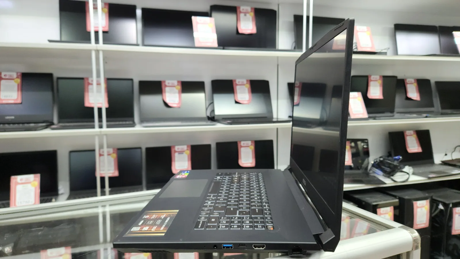 MSI Katana 17 HX i7-14650HX RTX 5070 32GB RAM 1TB SSD 240Hz Gaming Laptop — fotoğraf 7