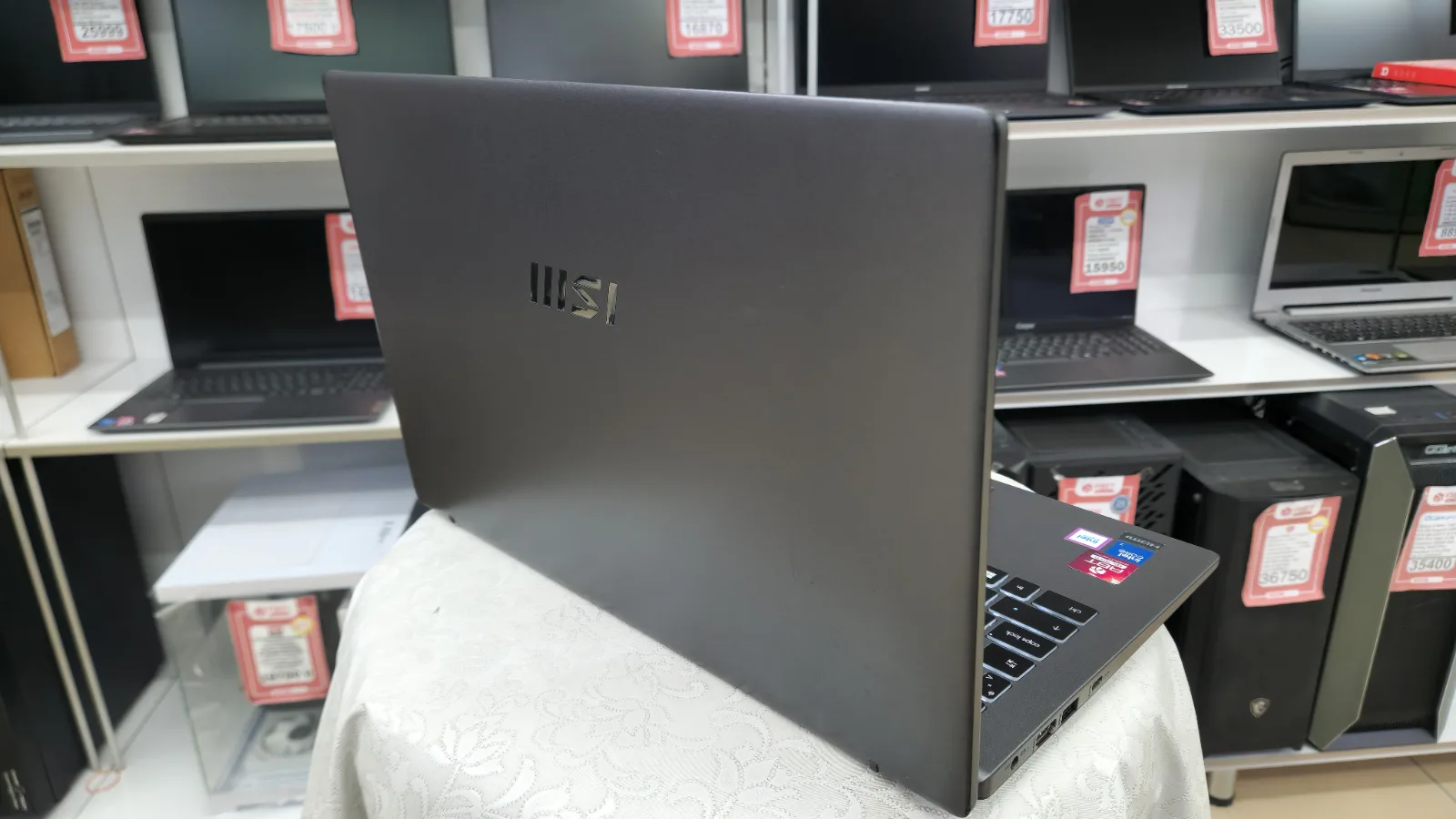 MSI Modern 15 F1MG Intel Core 7 150U 16 GB RAM 512 GB SSD 15,6″ Full HD Işıklı Klavye Dizüstü Bilgisayar — fotoğraf 7
