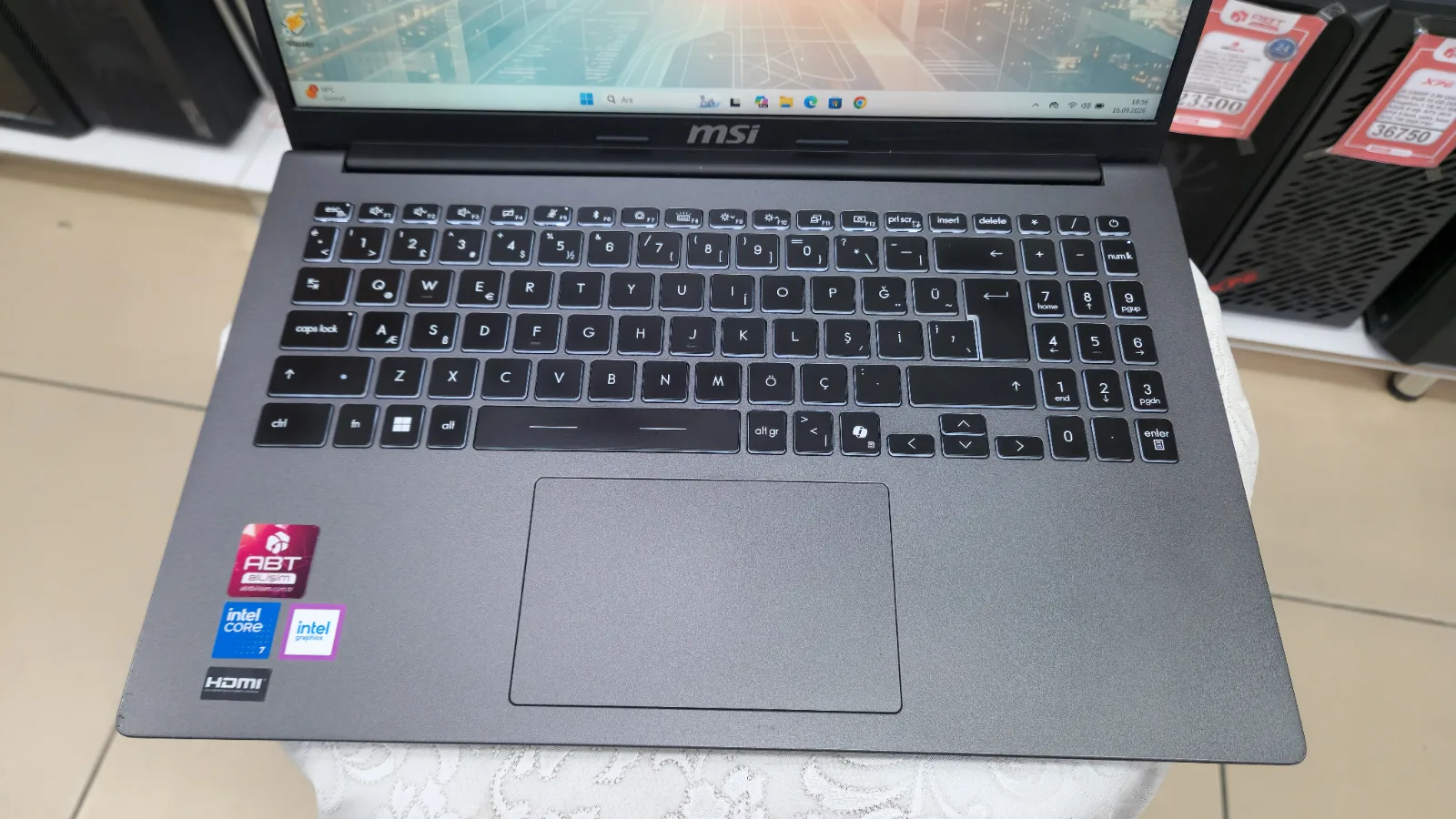 MSI Modern 15 F1MG Intel Core 7 150U 16 GB RAM 512 GB SSD 15,6″ Full HD Işıklı Klavye Dizüstü Bilgisayar — fotoğraf 5