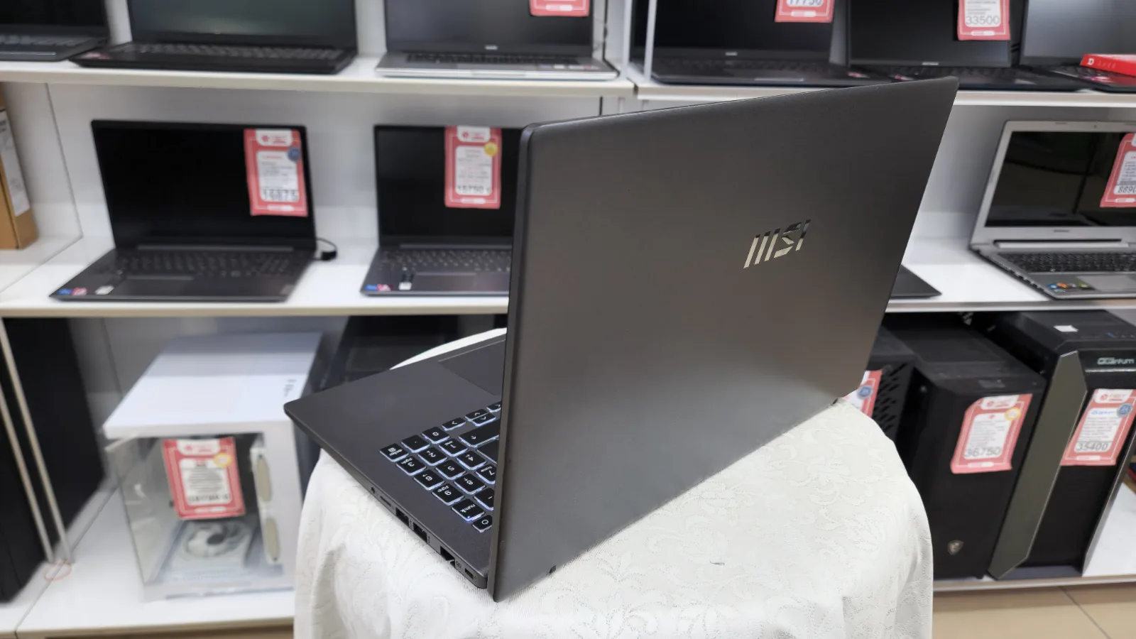 MSI Modern 15 F1MG Intel Core 7 150U 16 GB RAM 512 GB SSD 15,6″ Full HD Işıklı Klavye Dizüstü Bilgisayar — fotoğraf 8
