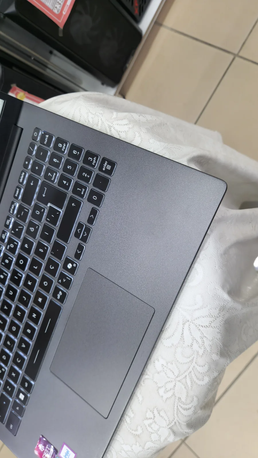 MSI Modern 15 F1MG Intel Core 7 150U 16 GB RAM 512 GB SSD 15,6″ Full HD Işıklı Klavye Dizüstü Bilgisayar — fotoğraf 4