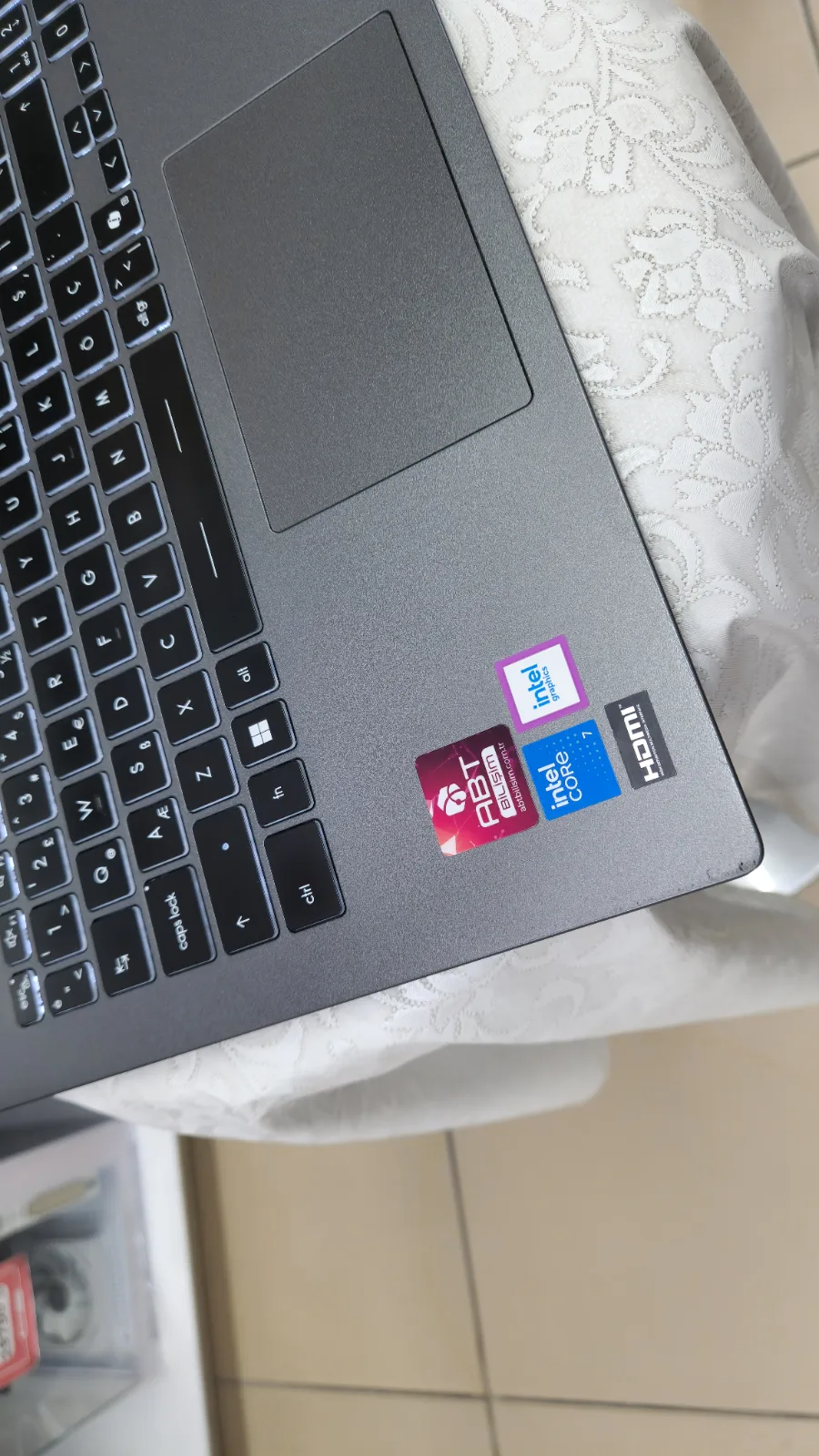 MSI Modern 15 F1MG Intel Core 7 150U 16 GB RAM 512 GB SSD 15,6″ Full HD Işıklı Klavye Dizüstü Bilgisayar — fotoğraf 3
