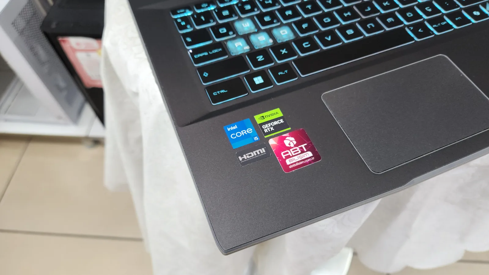MSI Thin 15 (Intel Core i5-12450H / RTX 2050 / 8GB RAM / 512GB SSD) — fotoğraf 3