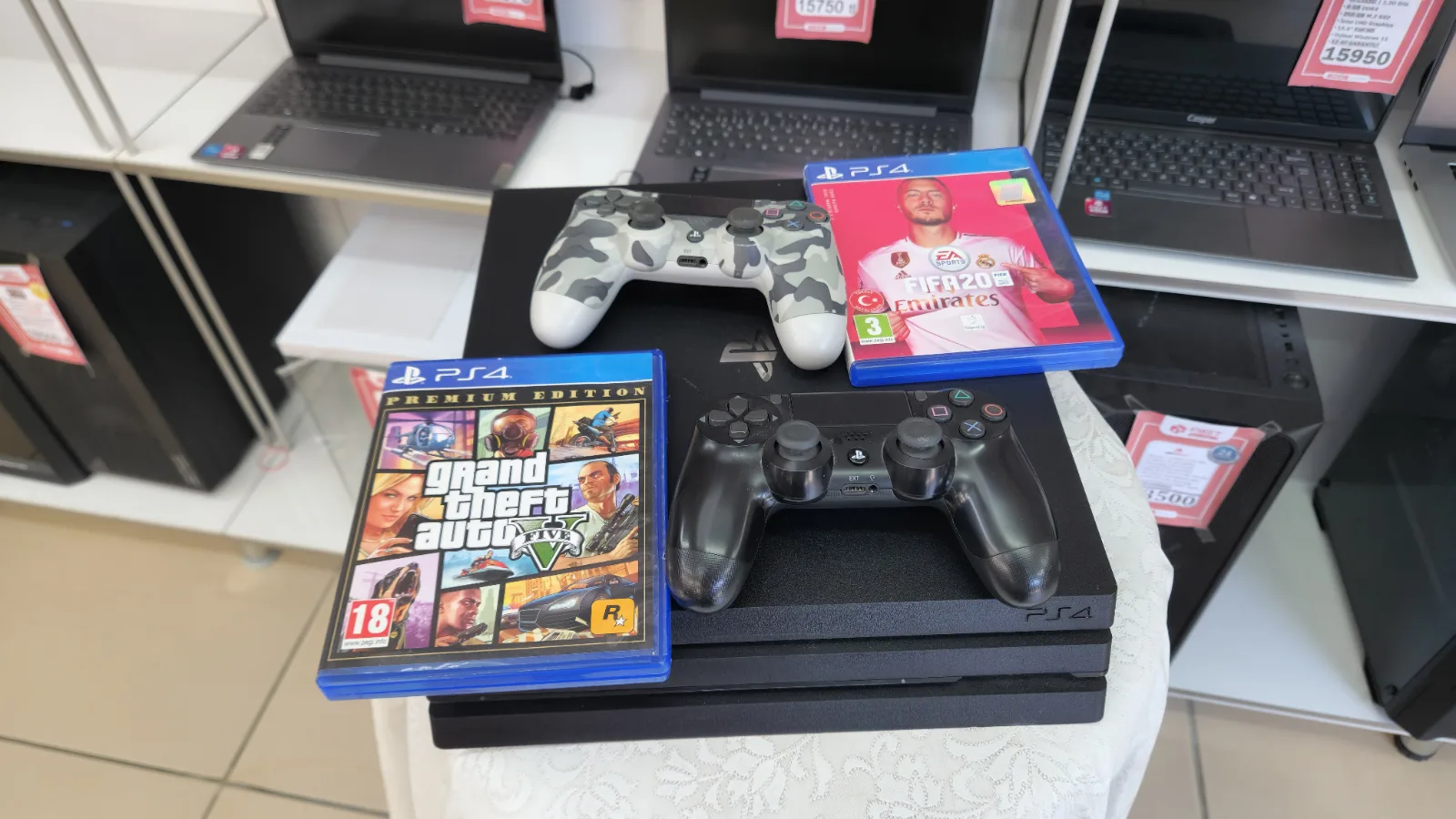 PlayStation 4 Pro 1 TB Çift Kol GTA V ve FIFA 20 Oyunlu — fotoğraf 3