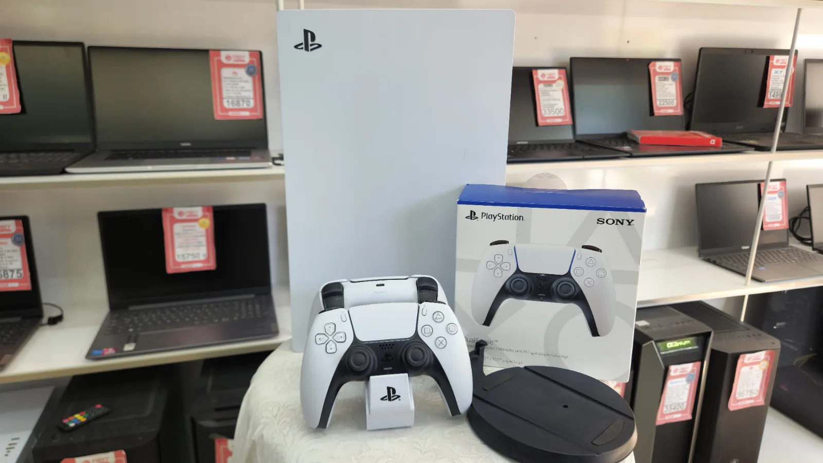Sony PlayStation 5 (CFI-1216B) 825 GB Digital Edition - Çift Kol + Şarj İstasyonu — fotoğraf 2