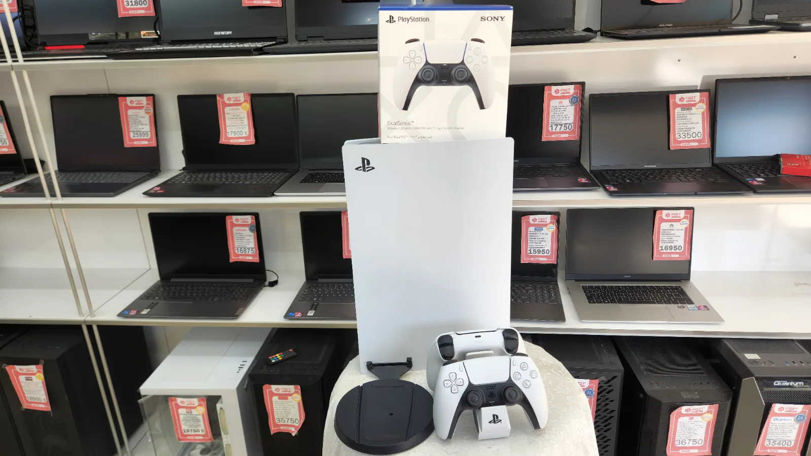 Sony PlayStation 5 (CFI-1216B) 825 GB Digital Edition - Çift Kol + Şarj İstasyonu — fotoğraf 4