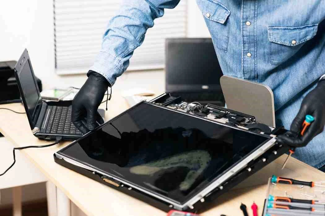 Laptop panel ekran değişimi Uşak